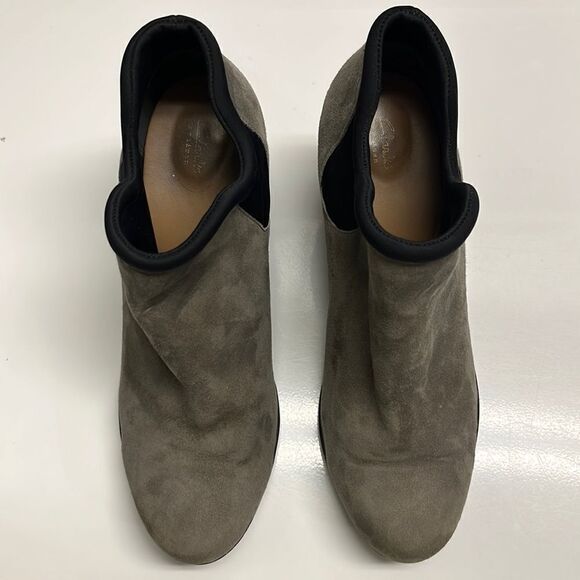 Clark’s Artisan Grey Black Femmes Heeled Slip-on Bootie with Goring- Size 8.5W - Picture 1 of 16
